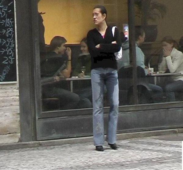 Lade Bild...